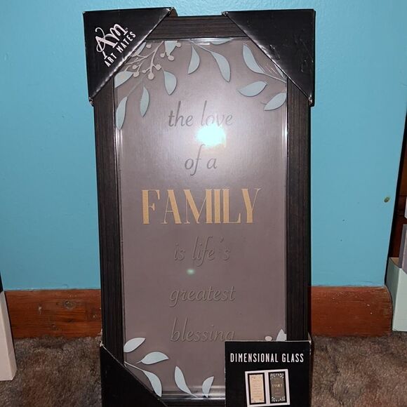 NWT wall decor    - Picture 2 of 4